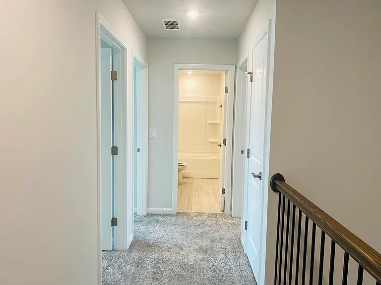 1312 Hollyview Ave — Photo 15