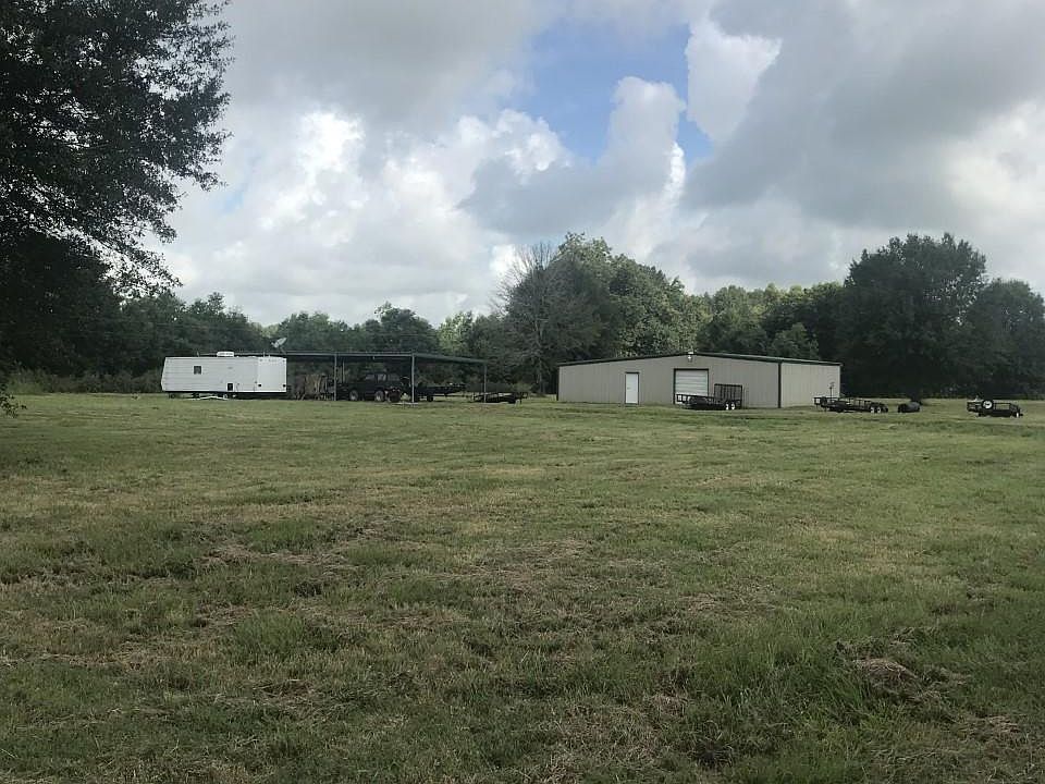 2nd image of 521 Riverbirch Rd