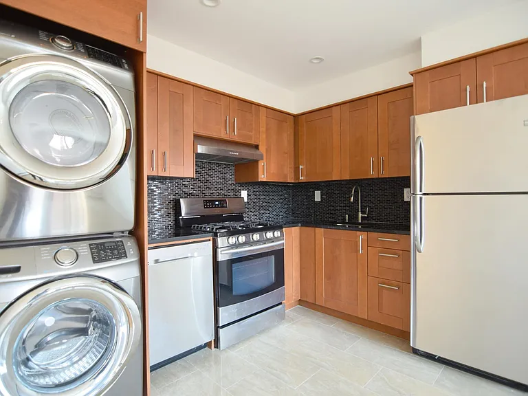 Edgewater St — Photo 1