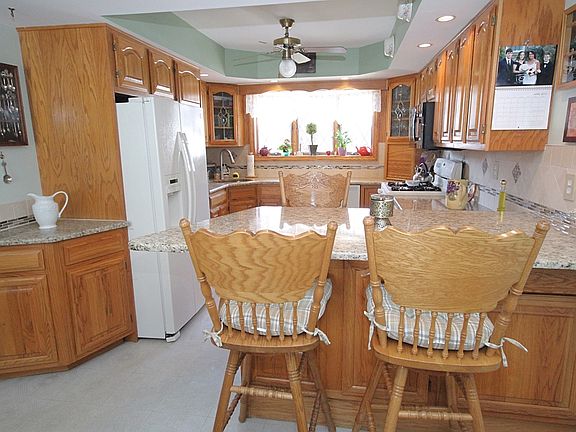 3rd image of 341 Preston Ave