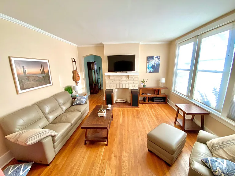 1-804 E End Ave #1 — Photo 1