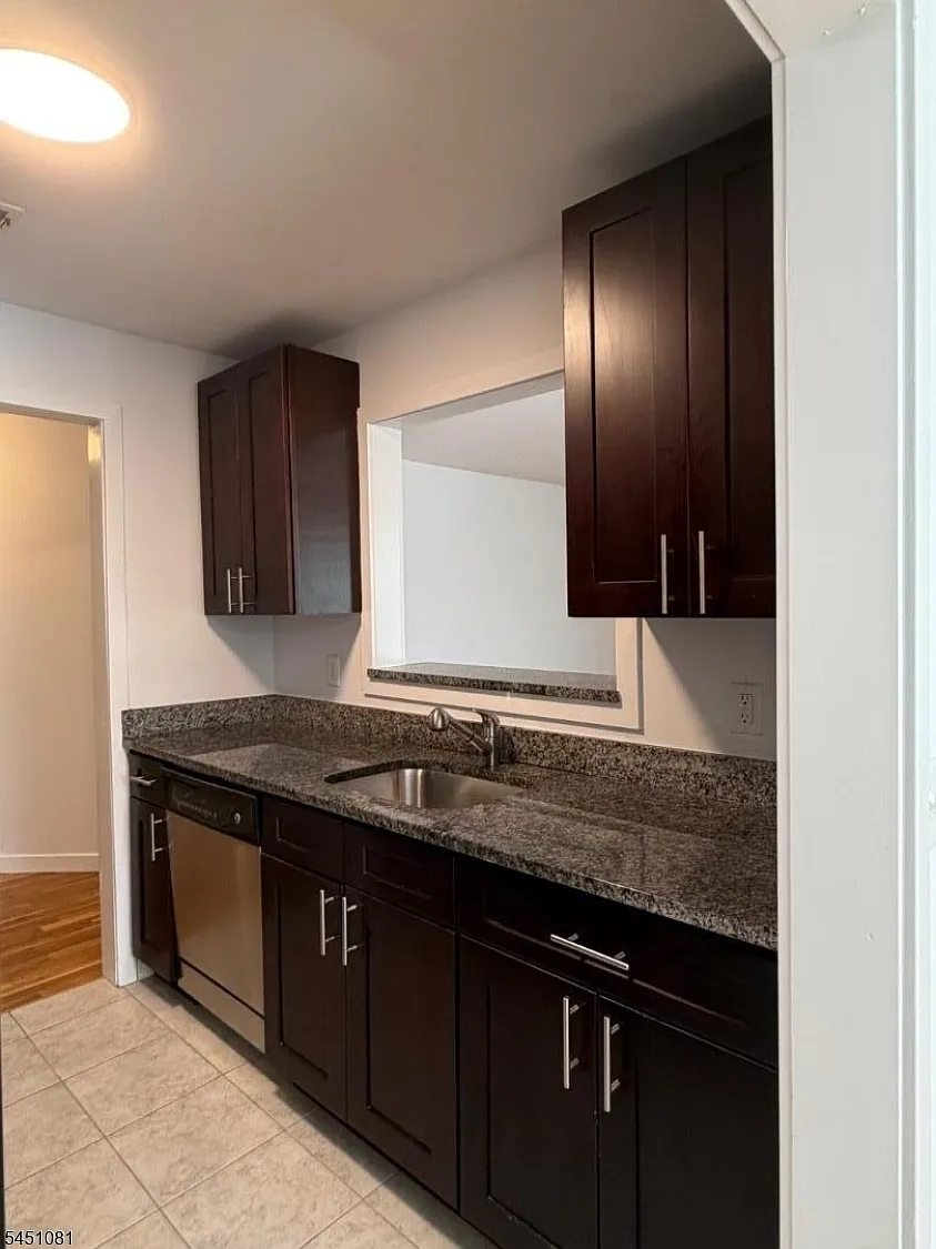 2 bed, 1.0 bath, $2,700 — Photo 2