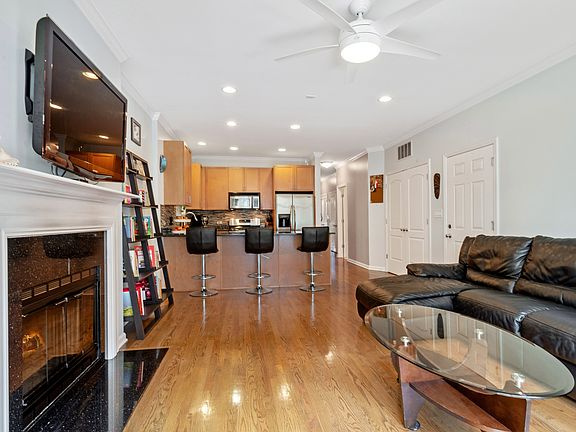 5th image of 1758 W Diversey Ave #2W