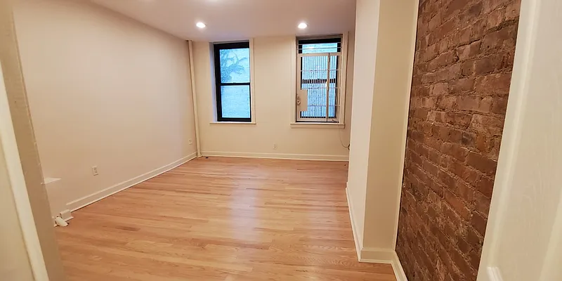 Rented by Manhattan Best Realty, Inc. | media 27