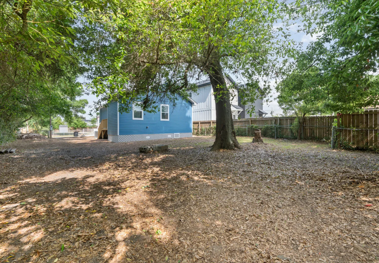 3 bed, 2.0 bath, 1017 sqft, $2,195 — Photo 3