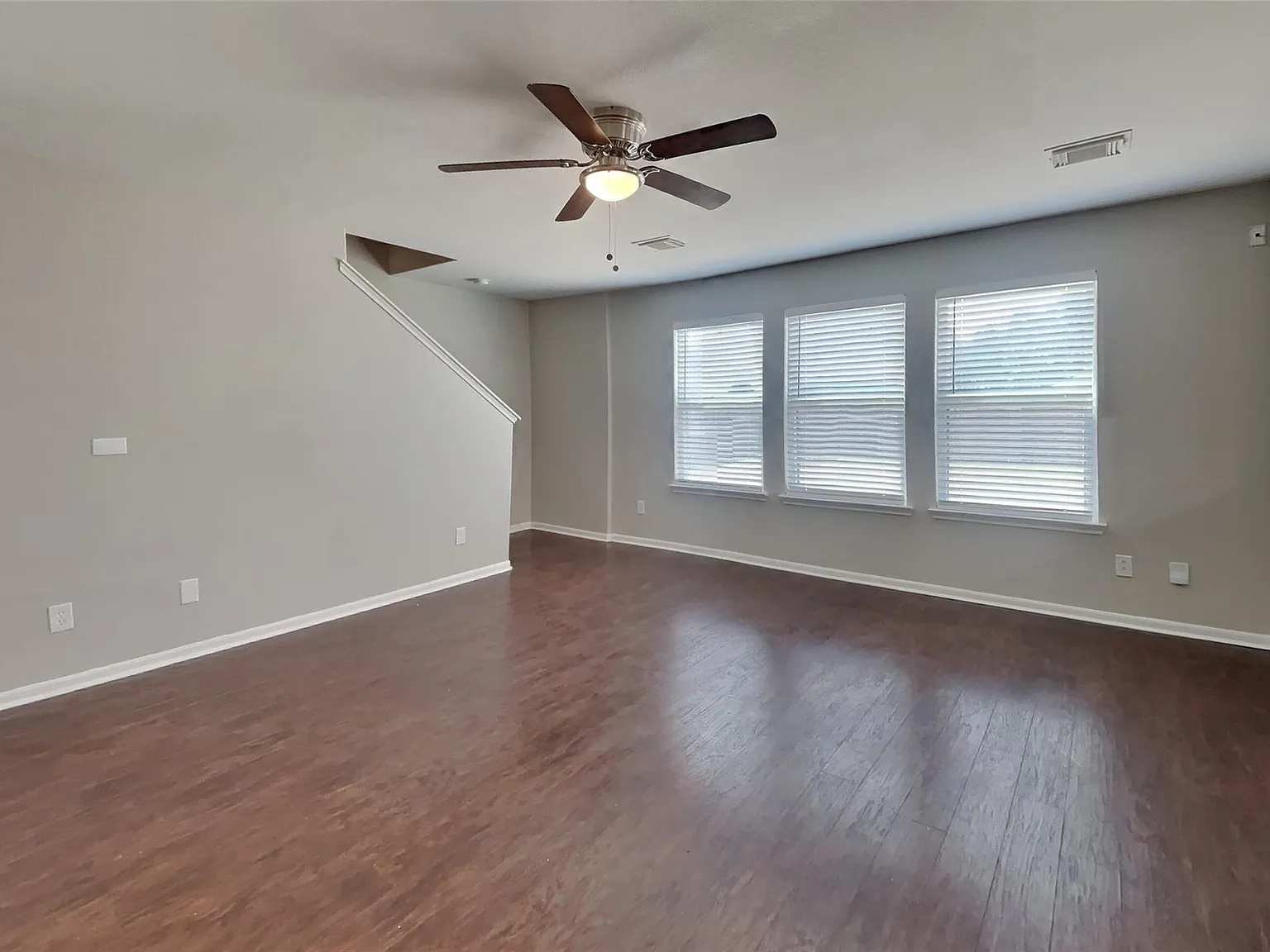 3 bed, 2.5 bath, 2000 sqft, $1,925 — Photo 2