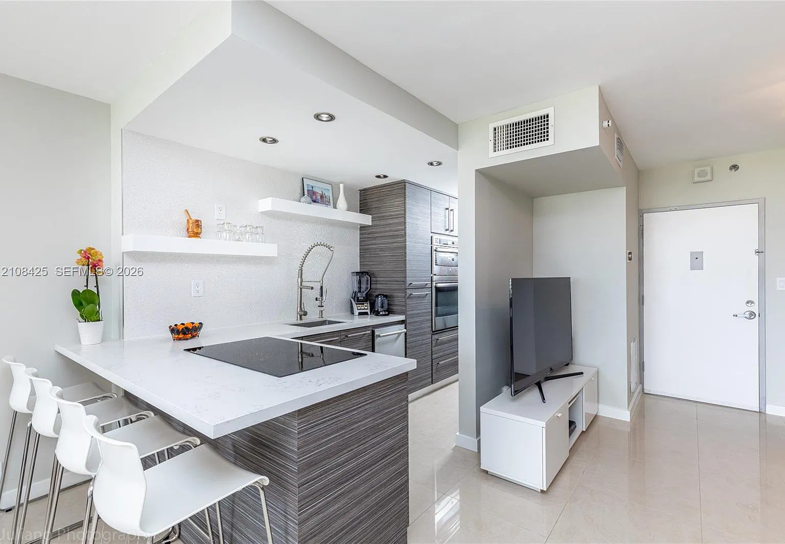 Mirador 1000 Condo — Photo 2