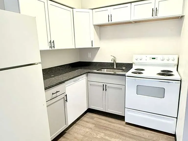 464 South Ave — Photo 5