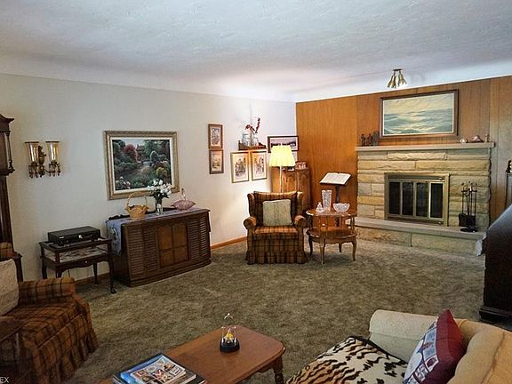 5th image of 30611 Manhasset Dr