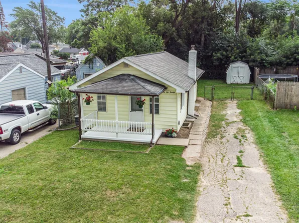 2220 E McLean Ave, Burton, MI 48529