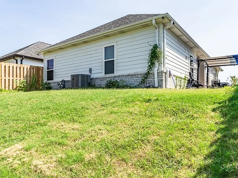 2306 SW Poppy St #1 — Photo 14