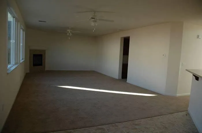 215 Whitman Ct — Photo 6