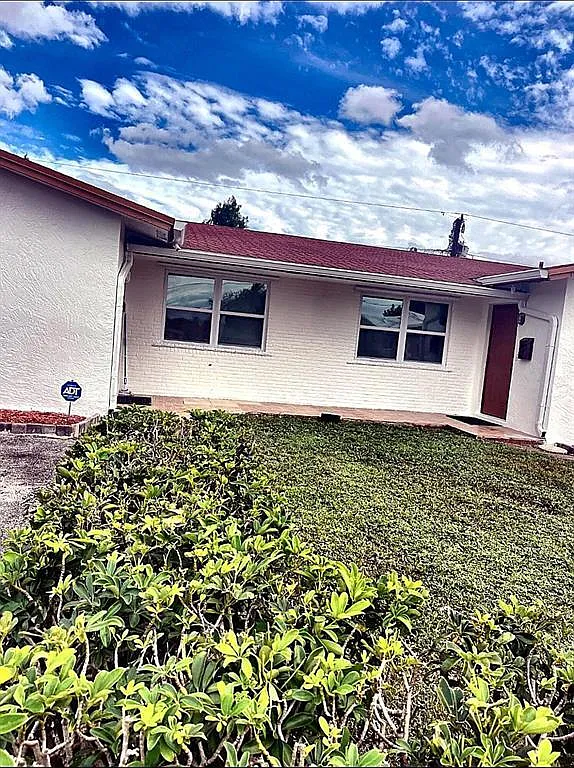 2 bed, 1.0 bath, 2265 sqft, $2,000 — Photo 1