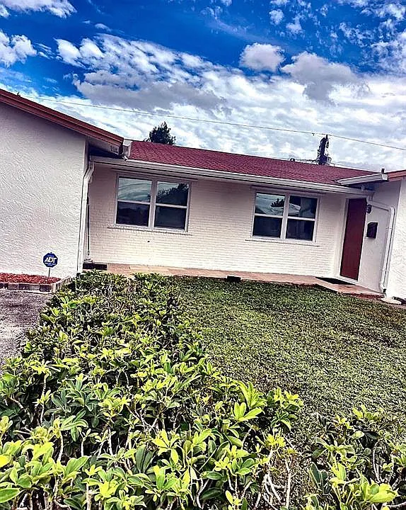 1630 NW 52nd Ave