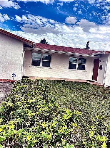 1630 NW 52nd Ave Photo 1