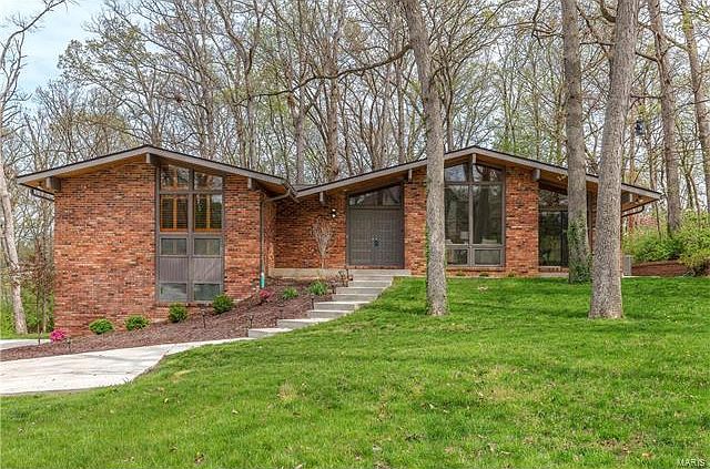 1st image of 23 Black Oak Dr