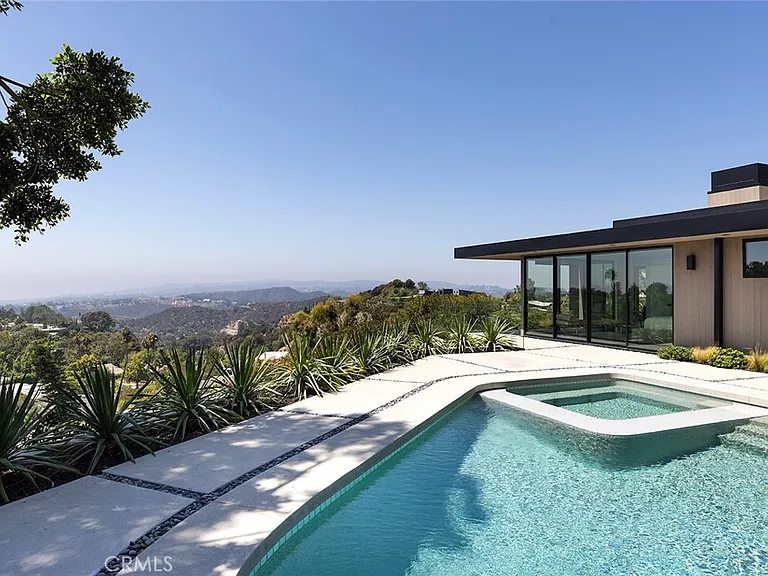 9015 Alto Cedro Dr — Photo 7