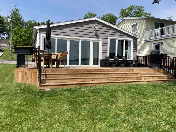 635 Lane 101 Hamilton Lk, Hamilton, IN 46742