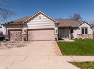 579 Forbrook Ln NW, Rochester, MN 55901