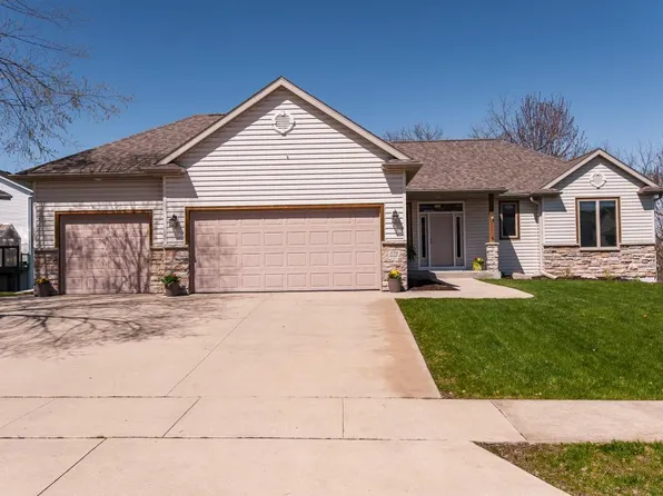 579 Forbrook Ln NW, Rochester, MN 55901