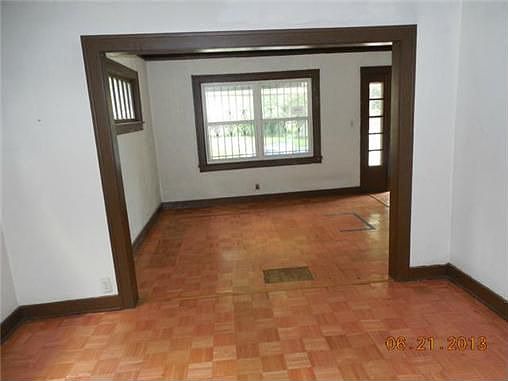 3rd image of 6025 S Benton Ave