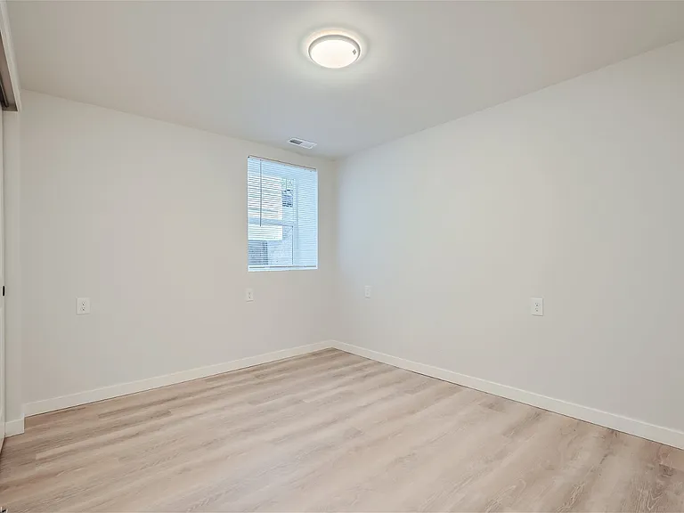 1704 S Hanford St — Photo 16