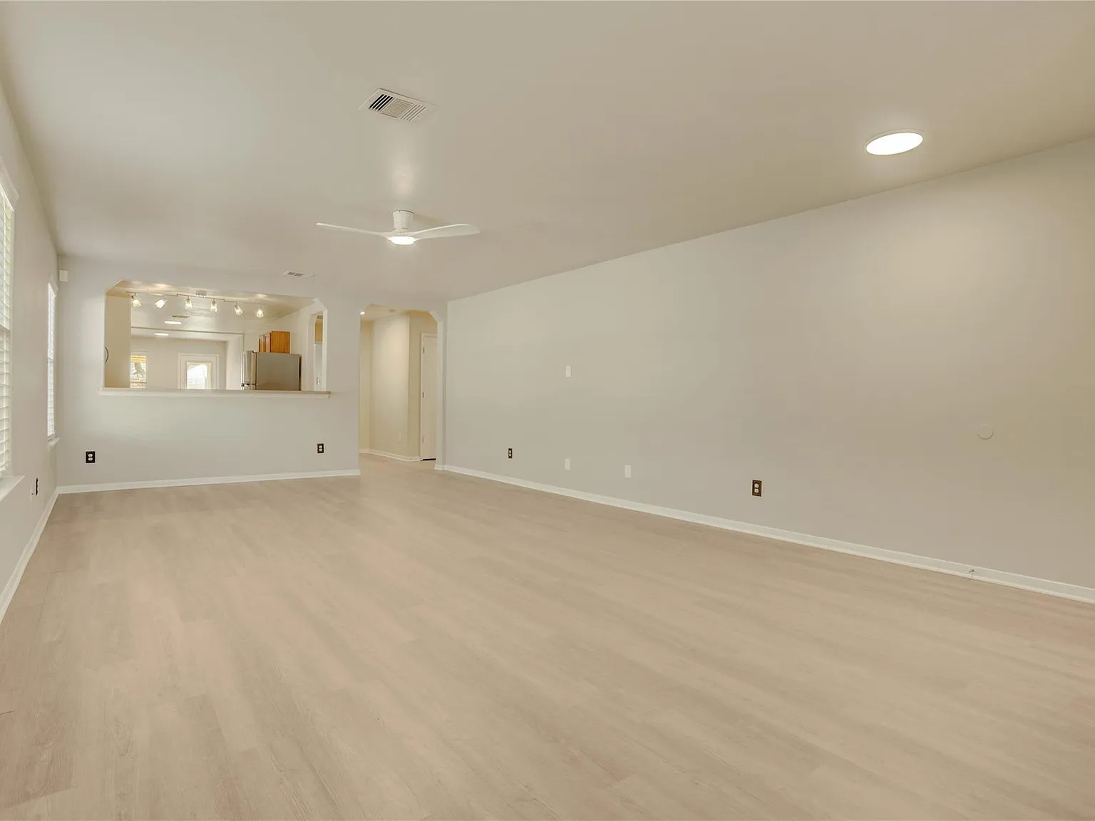 3 bed, 2.0 bath, 1668 sqft, $1,850 — Photo 4