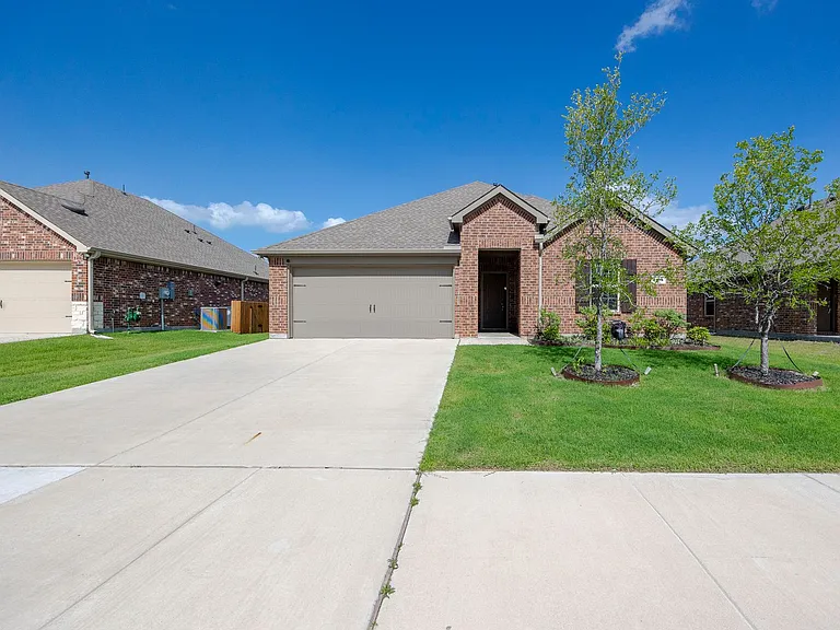 1205 Colonial Bluff Ln — Photo 3