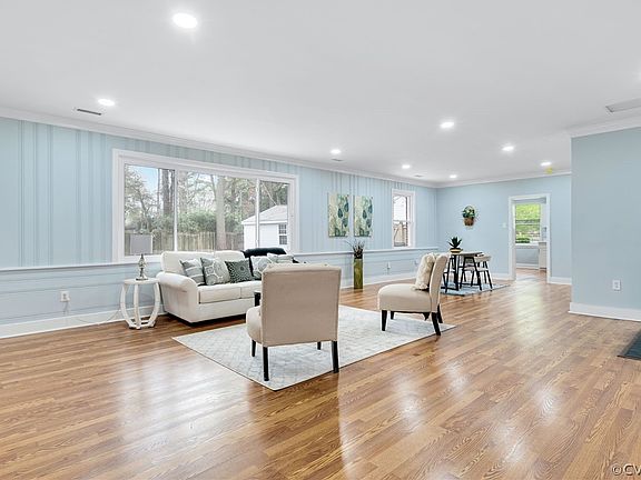 5th image of 2615 Pershing Ave