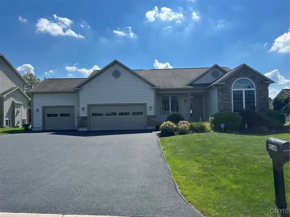 5144 Lyle Dr, Clay, NY 13041