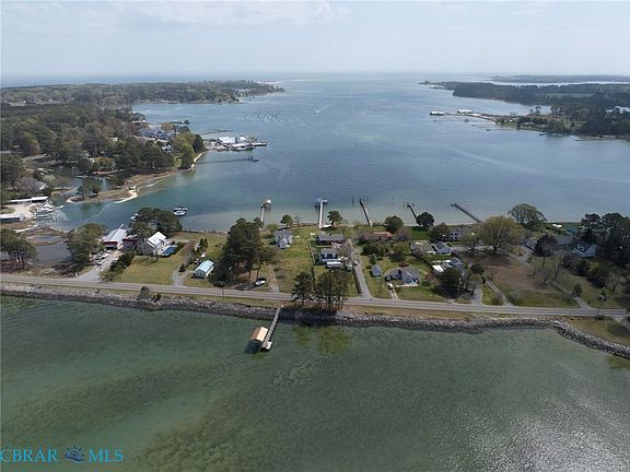 3rd image of 550 Old Ferry Rd