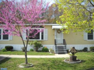 520 Raccoon Ln, Mount Laurel, NJ 08054