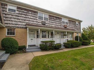4738 Wilshire Ln, Oakdale, NY 11769