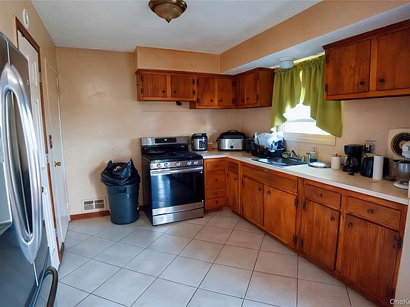 3rd image of 36 Jackson Avenue