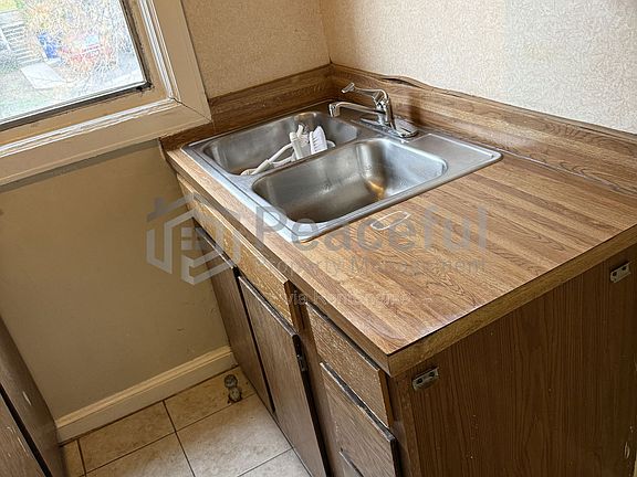 5th image of 417 N Wall St APT 11