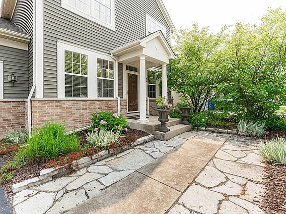 3rd image of 240 Sunbury Dr