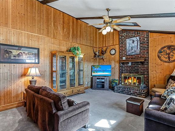 4th image of 3033 Hillsdale Ln
