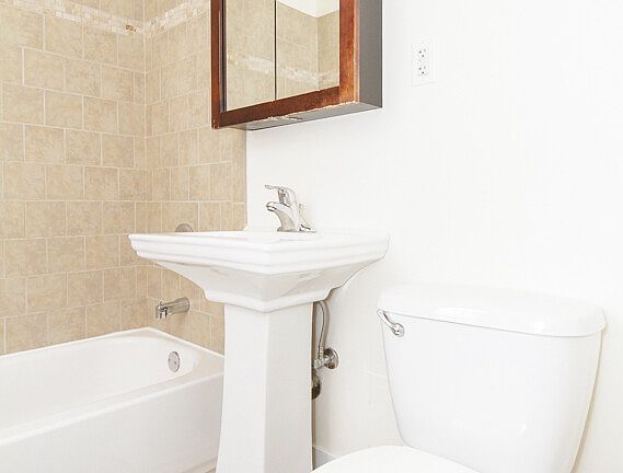 4th image of 4535 N Leavitt St #45411
