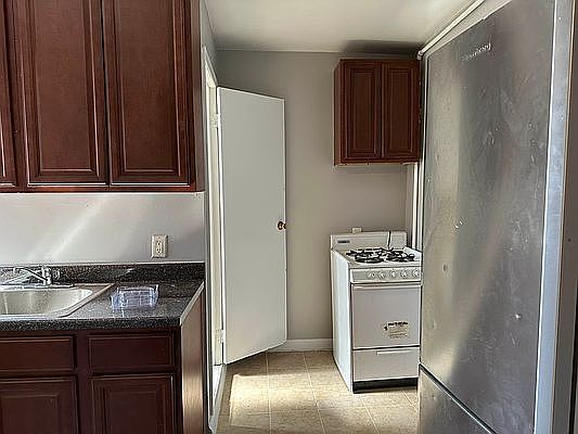 4th image of 234 E 116th St APT 25