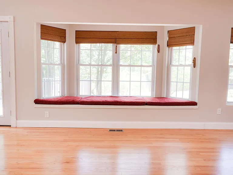 327 Royal Village Dr — Photo 12