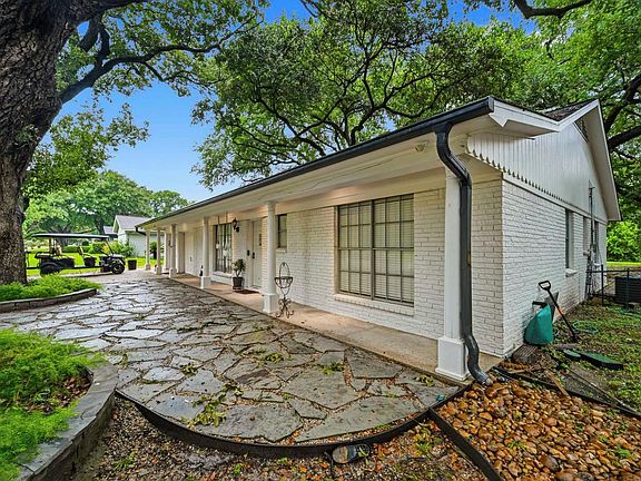 3rd image of 15810 Acapulco Dr