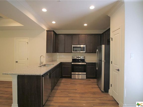 4th image of 344 Untermaier Dr