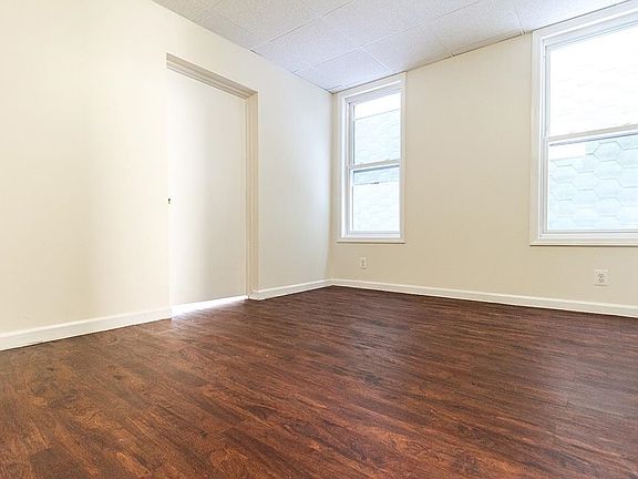 4th image of 385 Princeton Ave