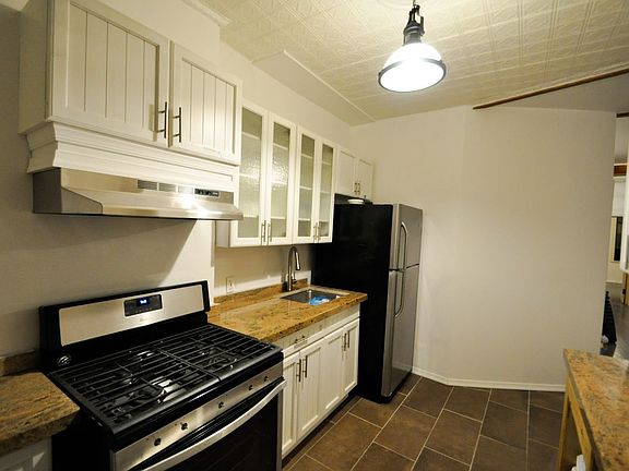 2nd image of 2002 Bergen St APT 3
