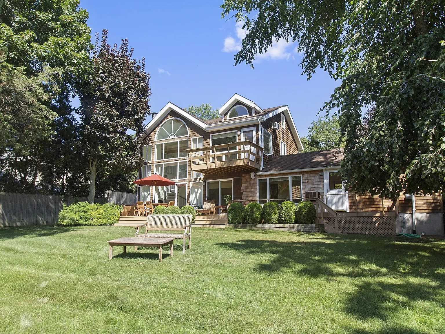 Stunning Waterfront Retreat - Available For US Open 2026 — Photo 2