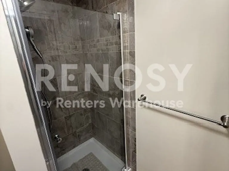5607 Green Circle Dr #200 — Photo 14
