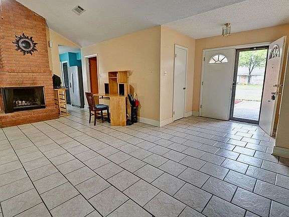 2nd image of 403 Driftwood Cir