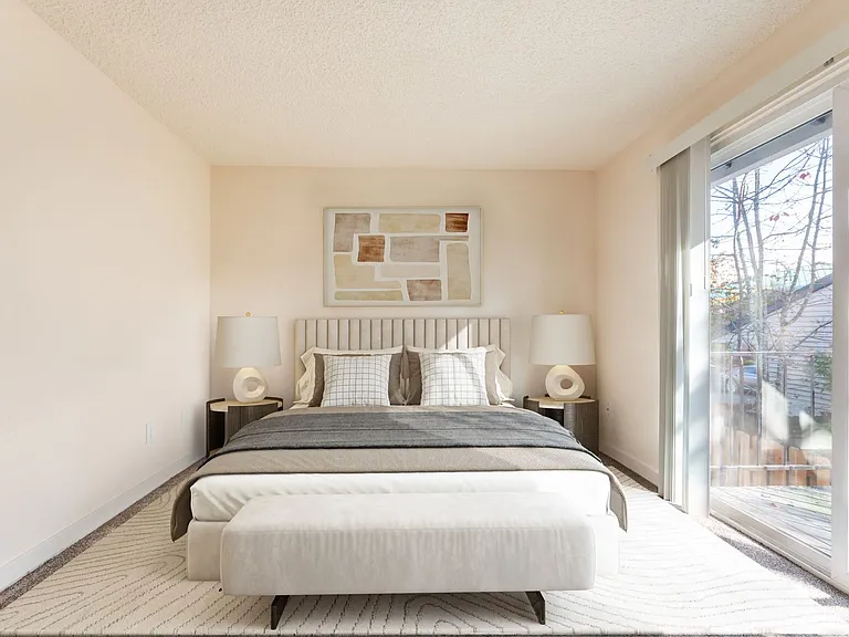 Manchester Square Apartments — Photo 16