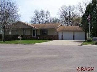 1521 Cardinal Ct, Fairmont, MN 56031