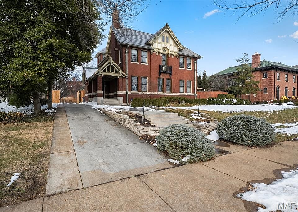 2nd image of 5257 Lindell Blvd